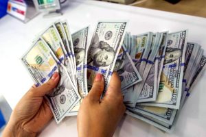 Giá USD ngân hàng vượt 26.100 đồng
